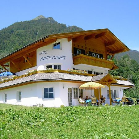 Haus Muntschnei Apartment Sankt Gallenkirch Exterior foto