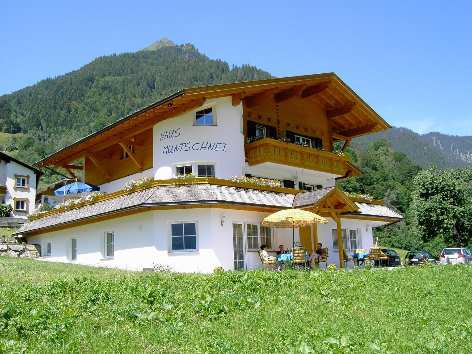 Haus Muntschnei Apartment Sankt Gallenkirch Exterior foto